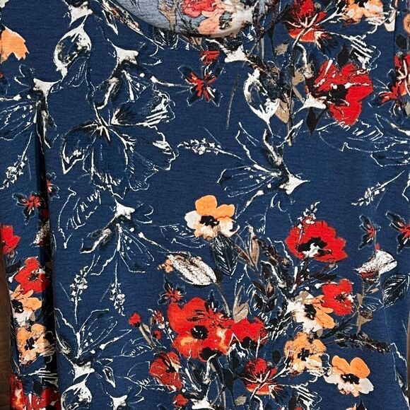 LulaRoe Lynnae Top - Picture 3 of 4